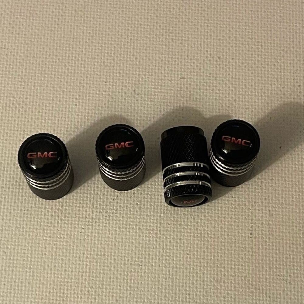 GMC Logo valve Stem caps in Black set of 4 NWT